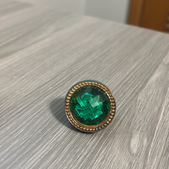 Vintage Lucite Ring w/ flower hologram, Size 5.5 - Picture 2 of 6